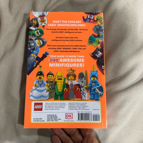 LEGO Minifigure Handbook - Orange and Red Cover used in great condition - Picture 2 of 14